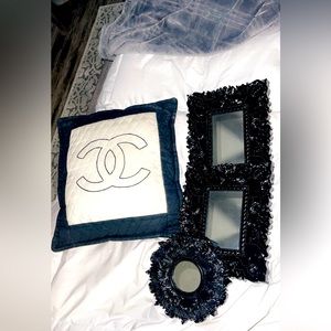 Accent pillow & 3 black mirrors